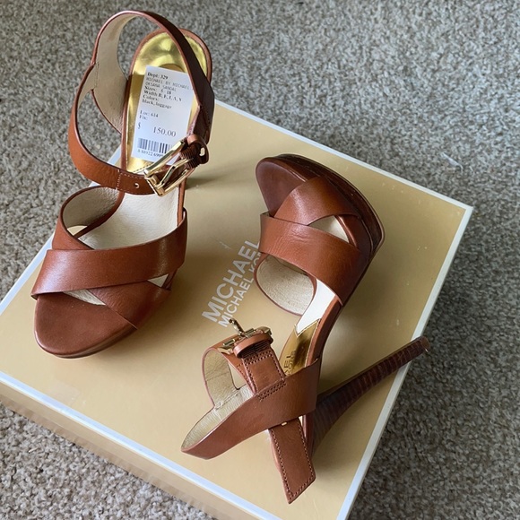 Michael Michael Kors Oksana Sandal - Picture 2 of 16